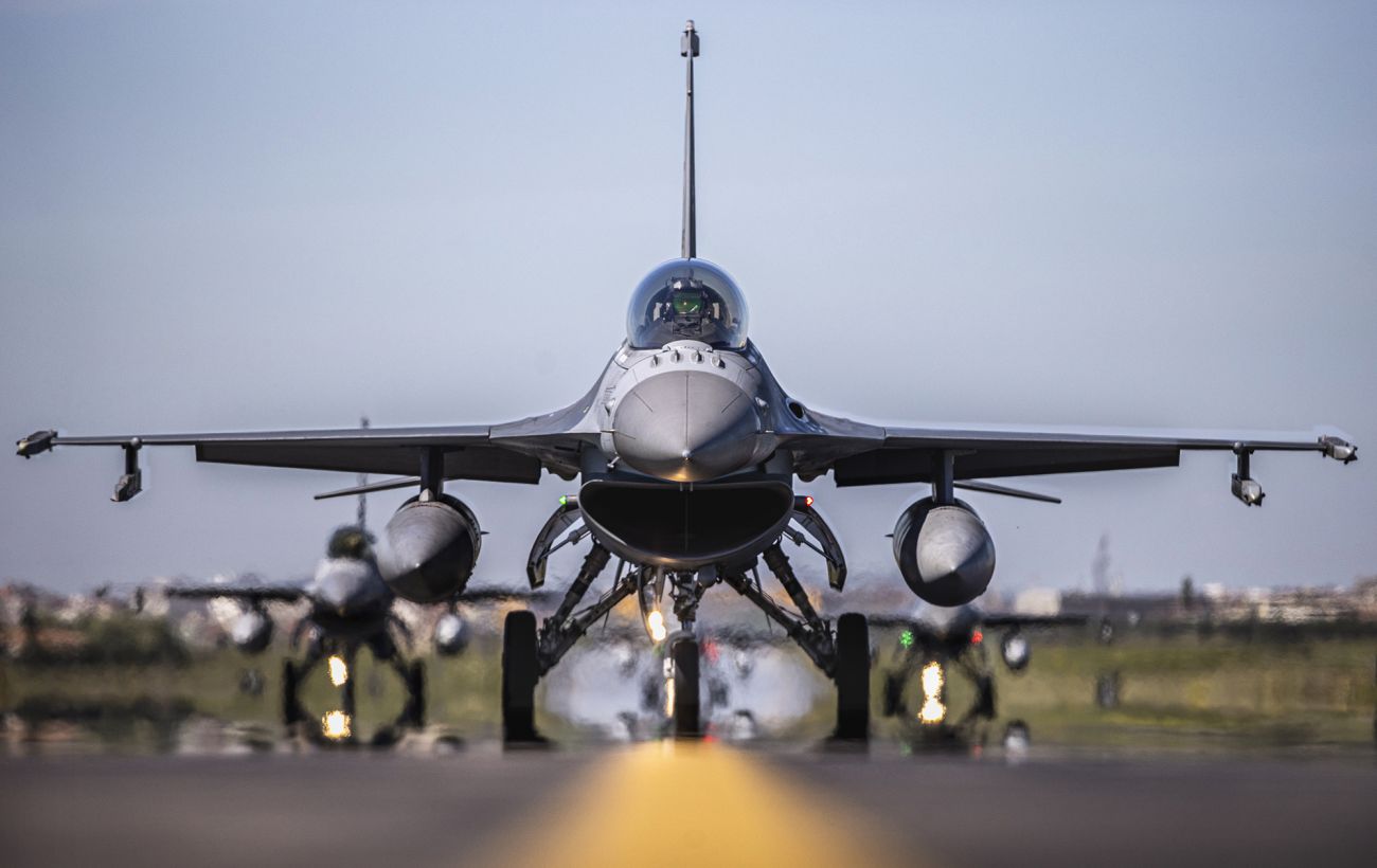 Винищувач F-16 перехопив літак-порушник біля гольф-клубу Трампа