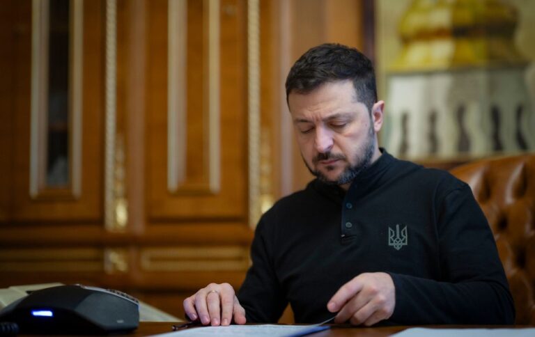 Зеленський присвоїть звання Героя України Фішеру, Гринцевичу та Карвацькому