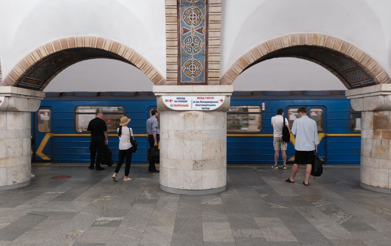 Скандал в метро Києва – жінку вдарили за проросійські гасла