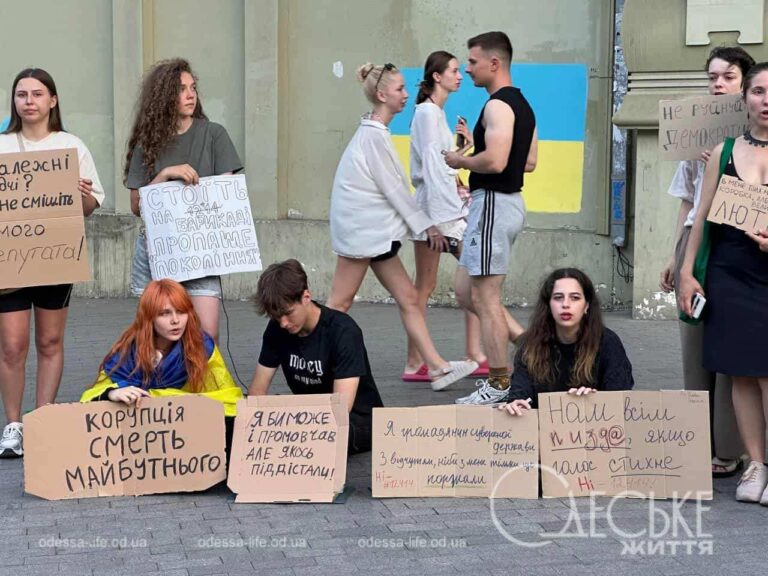 Мітинг на Дерибасівській: одесити вийшли на підтримку НАБУ
