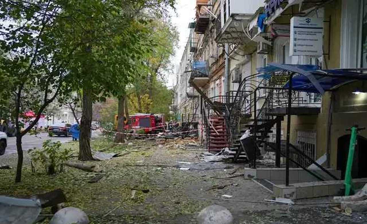 В Одесі відновлюють будинок на Пастера, 54 після ракетного удару