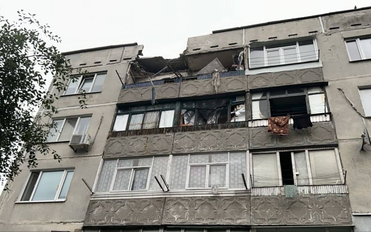 атаки українських міст, запеклі бої на фронті, втрати ворога