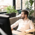 Як обрати зручний та функціональний комп’ютерний стілець?