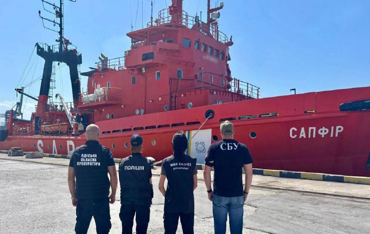Захоплення судна біля Зміїного – офіцерам РФ повідомили про підозру, фото