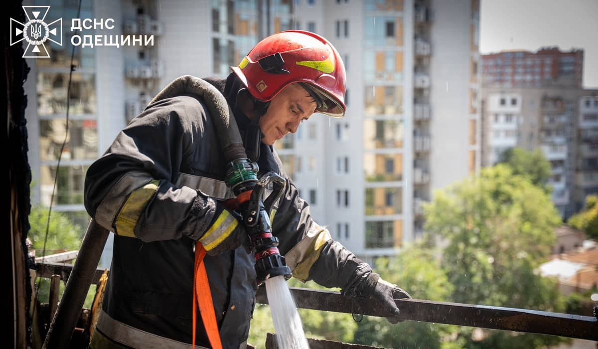 ДСНС ліквідувала пожежу у багатоповерхівці в Одесі