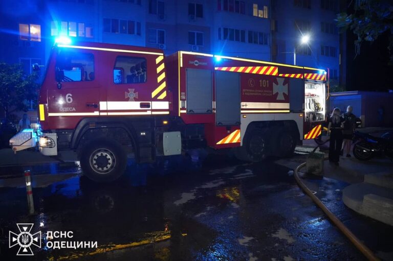 Два пожара в Одессе и Лиманке – эвакуация людей и спасение животных
