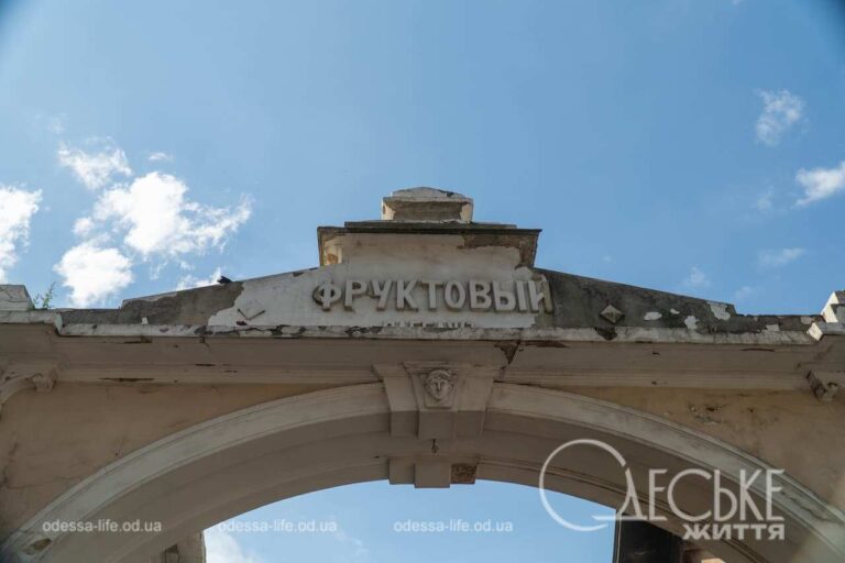 Привоз горів двічі: через чуму та російський обстріл