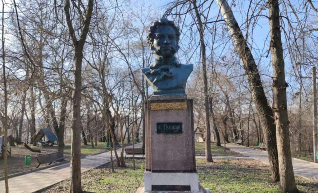 Активісти вимагають знесення пам’ятників Пушкіну в Болграді й Татарбунарах