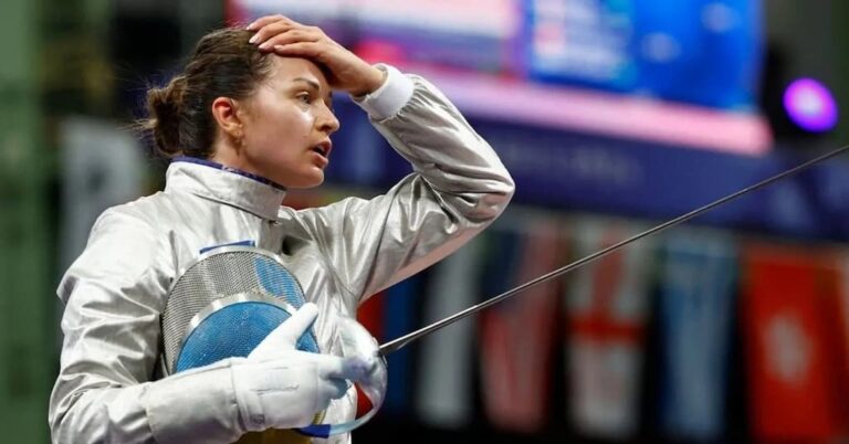 Шаблю олімпійської призерки з Одеси продали на аукціоні