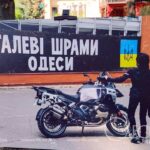 «Сталеві шрами Одеси»: фотовиставка про біль і незламну силу міста