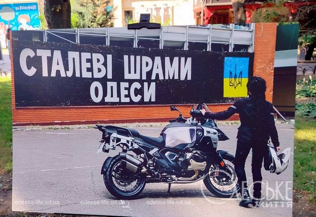 «Сталеві шрами Одеси»: фотовиставка про біль і незламну силу міста