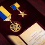 Зеленський присвоїв звання Героя України Карвацькому та Яровому