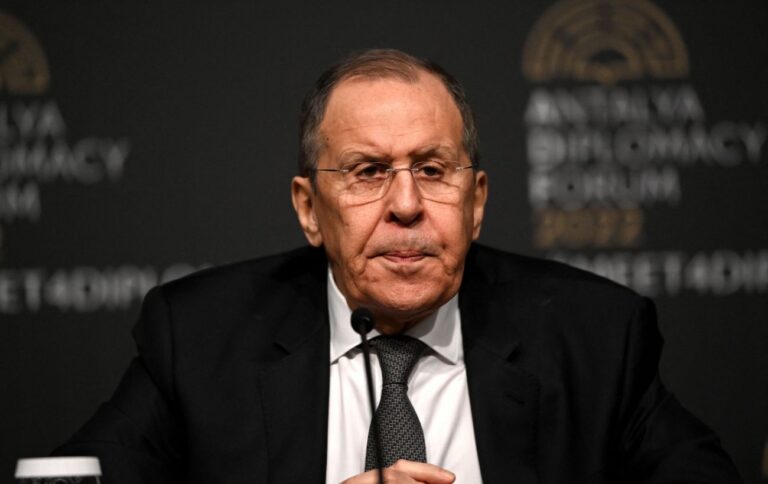 Зустріч Зеленського і Путіна – Лавров вигадав нову відмовку РФ