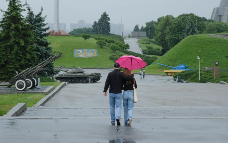 Погода в Україні 10 серпня буде спекотною, в деяких областях дощі з грозами