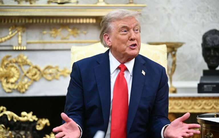 Трамп не впевнений в зустрічі Зеленського і Путіна, але буде тристороння