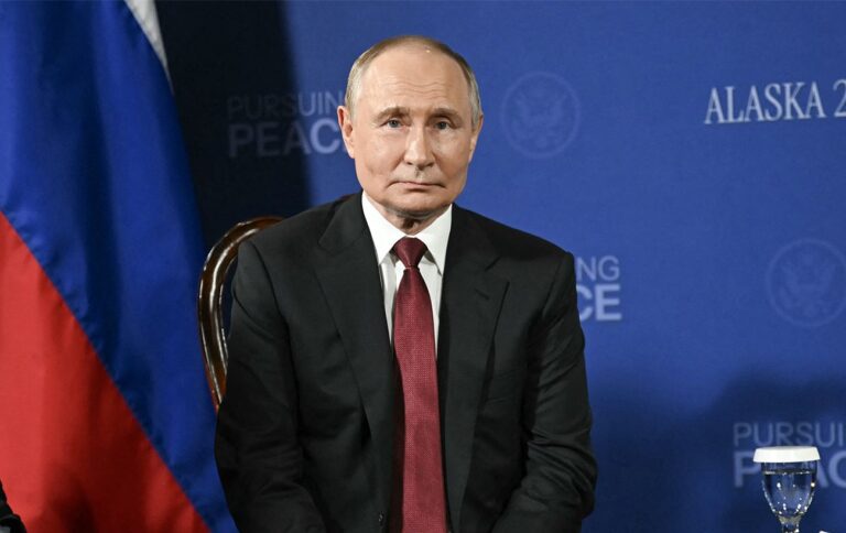 Біля палацу Путіна чотири дні гасили пожежу після атаки дрона
