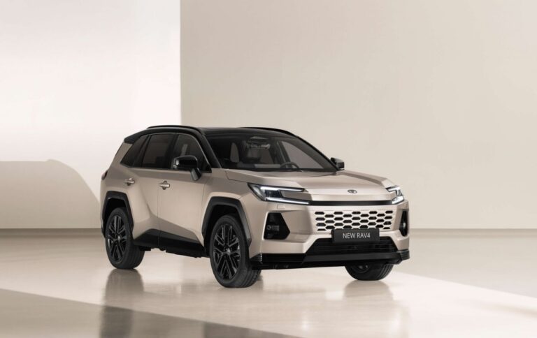 Toyota RAV4 позбавили гібридної установки