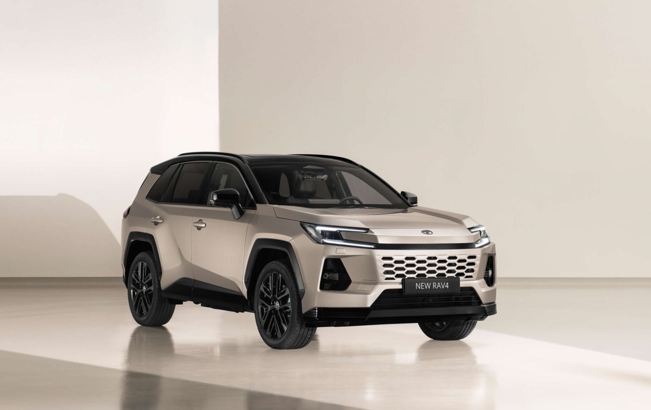 Toyota RAV4 позбавили гібридної установки