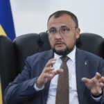 Посольство України звернулося до українців у Польщі щодо вето Навроцького на соцвиплати