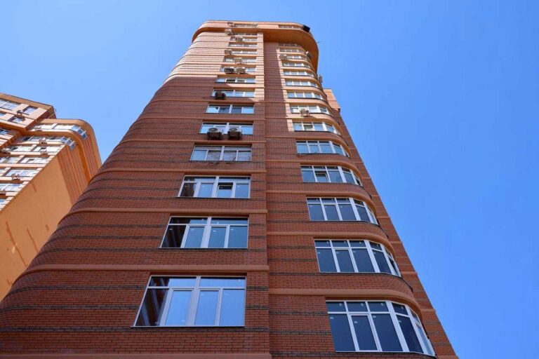 В Одесі відновили будинок після ракетного удару у грудні 2023 року