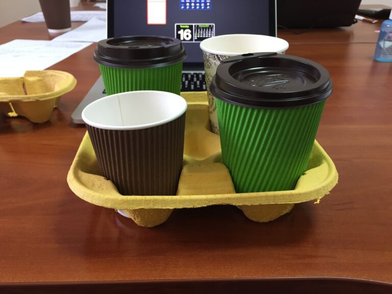 Почему важна крышка для одноразовых стаканчиков?