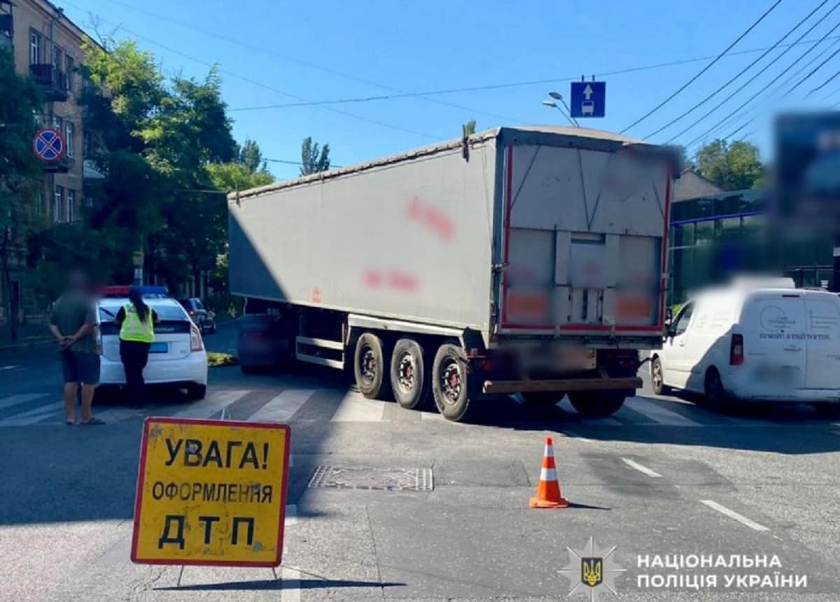 Смертельна ДТП в Одесі: жінка загинула під колесами фури