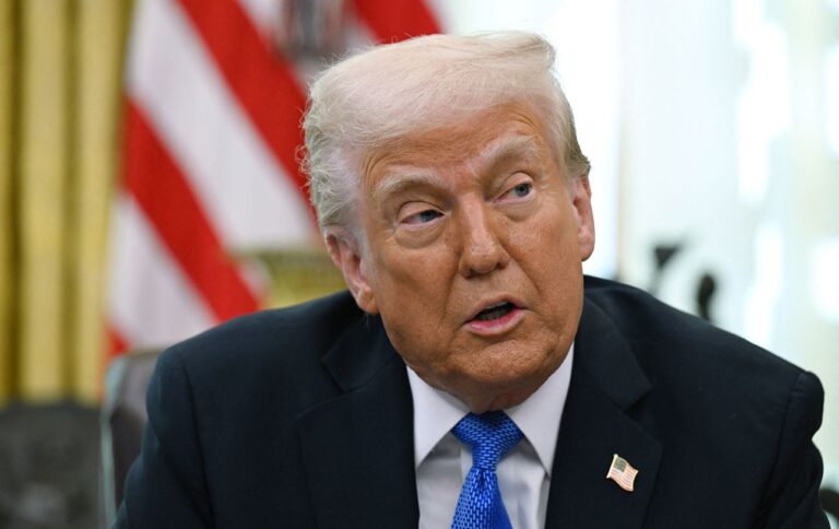 Трамп посилив відповідальність за наругу над американським прапором