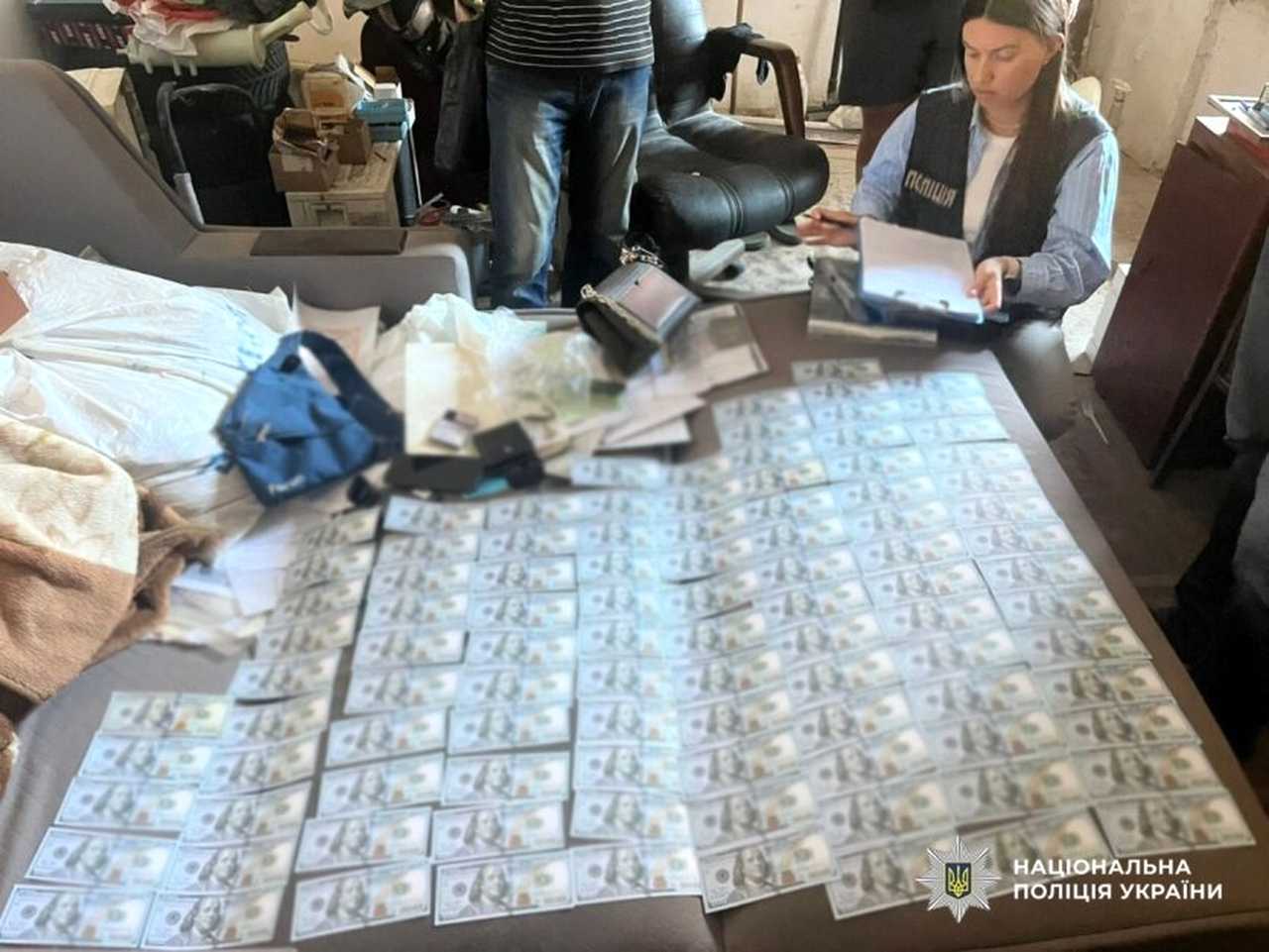 В Одесі офіцер військкомату впійманий на хабарі 10 тисяч доларів