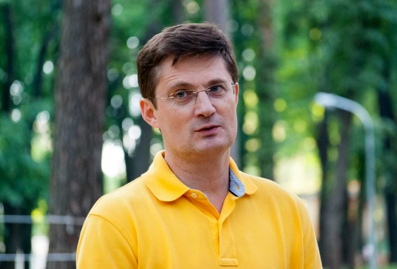 українська пісня має звучати тільки українською