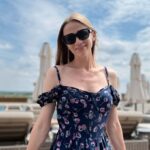 Модні тренди 2025 – дружина Козловського Юлія Бакуменко показала сукню, фото