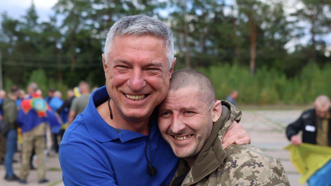 Обмін полоненими 24 серпня: звільнено мера Херсона Миколаєнка