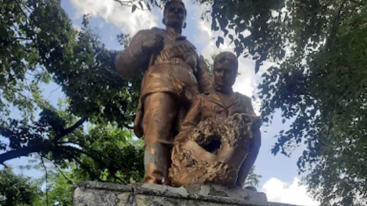 Не демонтують пам’ятник “Борцям за владу рад” у селі Усатове під Одесою