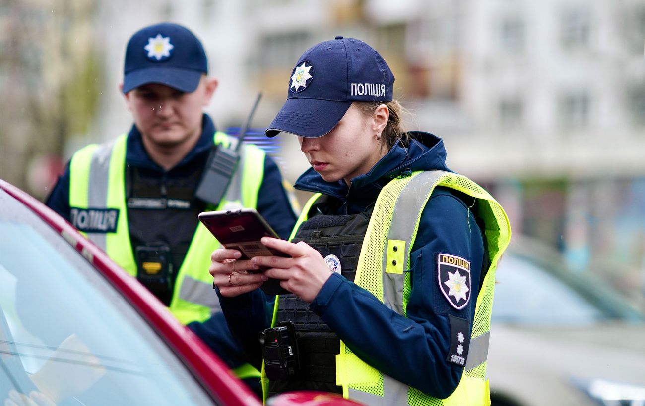 Киянку судитимуть за прапор з нацистською символікою