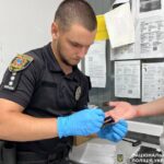 чоловік задушив матір через гроші