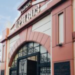 В Одесі з фасаду «Привозу» демонтували російськомовні вивіски
