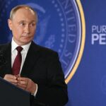 Росіян штрафують і можуть заарештувати, якщо вони образять Путіна