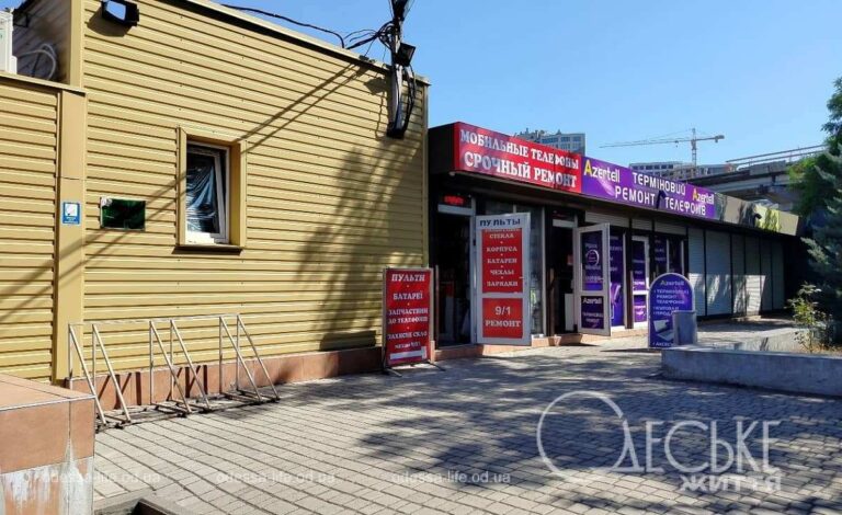 Радіоринок на Пересипу в Одесі оживає після атаки дронів: фоторепортаж