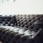 Як правильно доглядати м’які меблі, щоб вони служили довго
