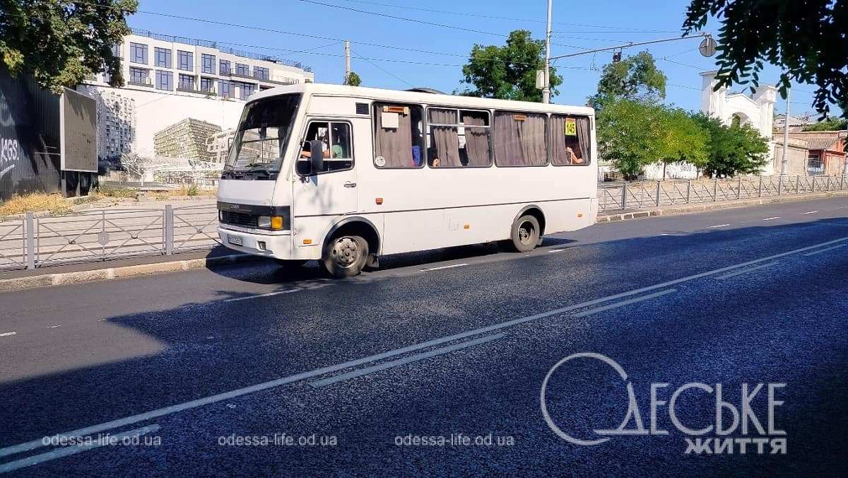 Маршрутки повернулися на оновлений узвіз Віталія Блажка в Одесі