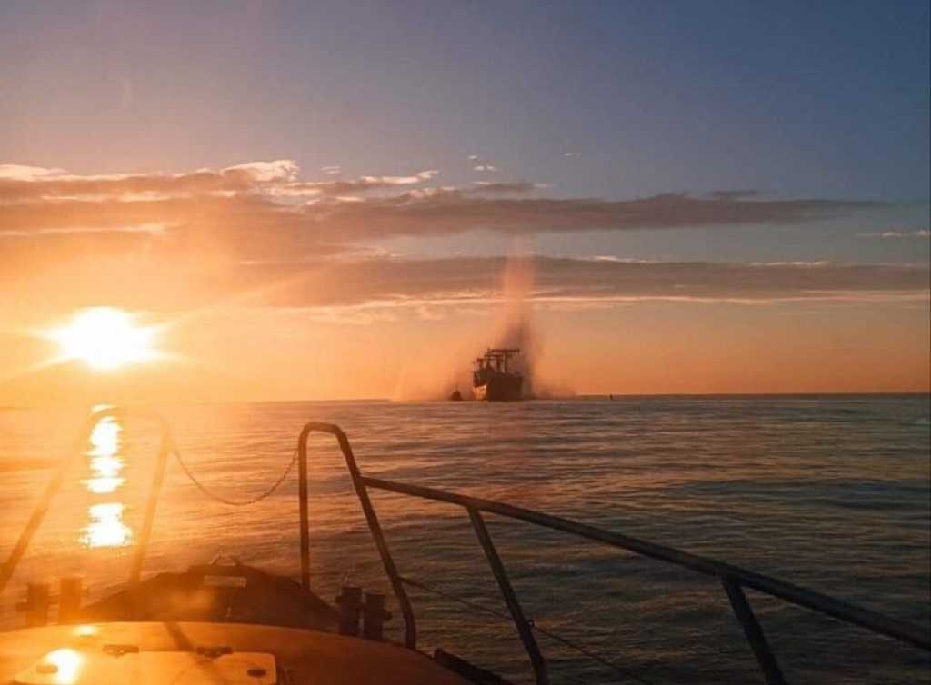 У Одеси підірвалося у Чорному морі цивільне судно