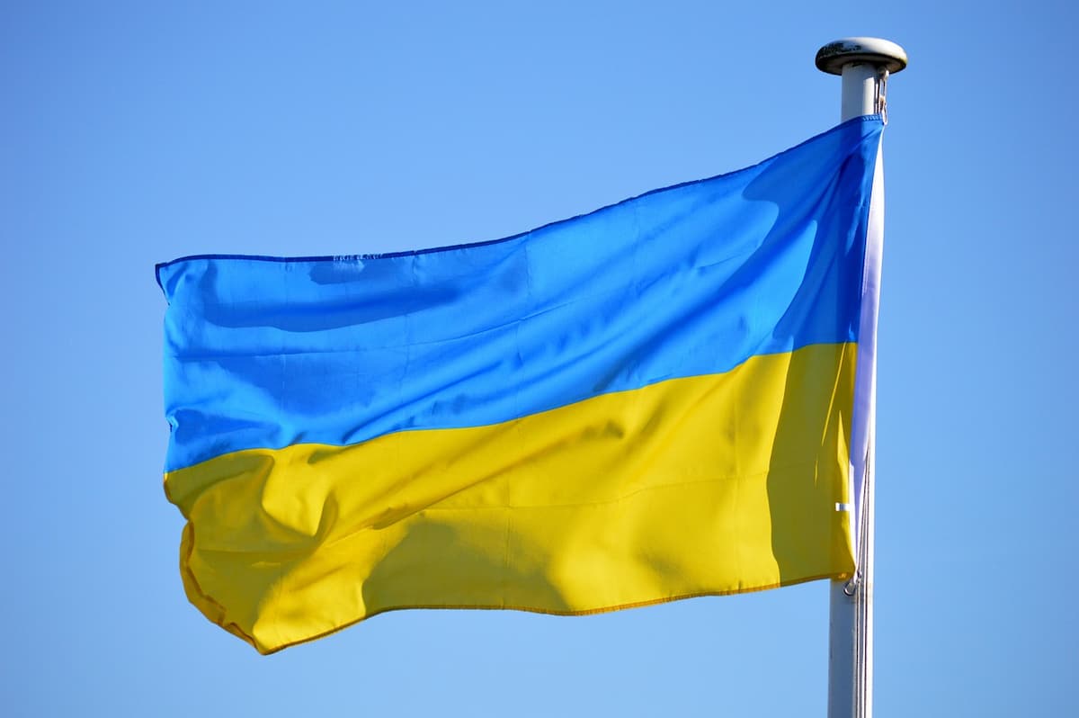 З чого складається конструкція прапора та як придбати якісний варіант?
