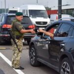 Уряд дозволив виїзд українським чоловікам до 22 років за кордон