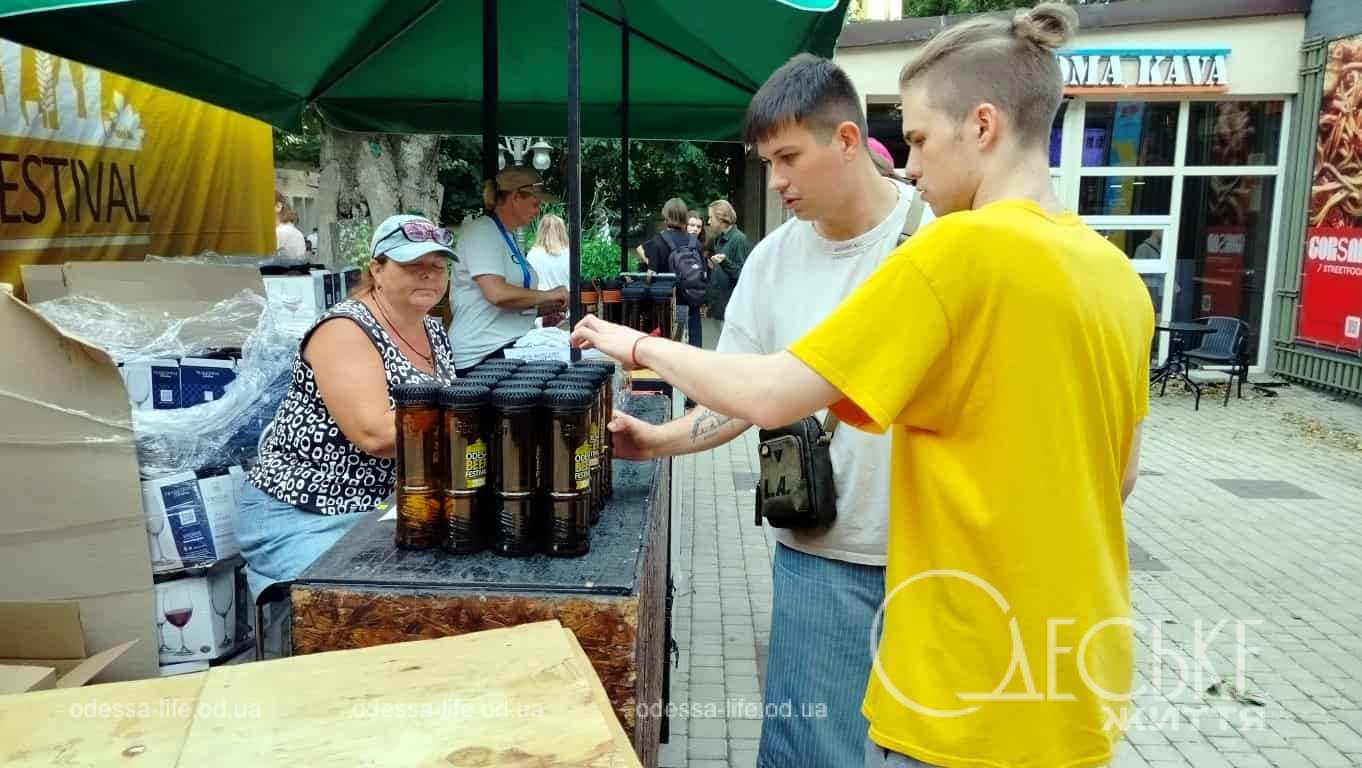 Фестиваль у Літньому театрі Одеси: пиво, музика та благодійність