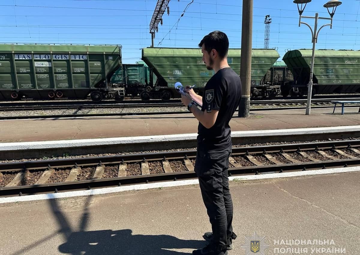 В Одесі чоловіка вдарило струмом на даху поїзда