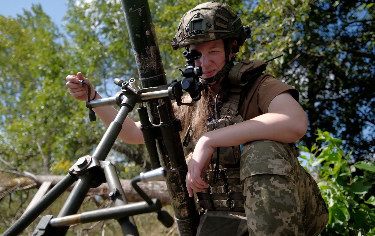 Понад половина українців готова стати на захист Батьківщини з озброєнням у руках