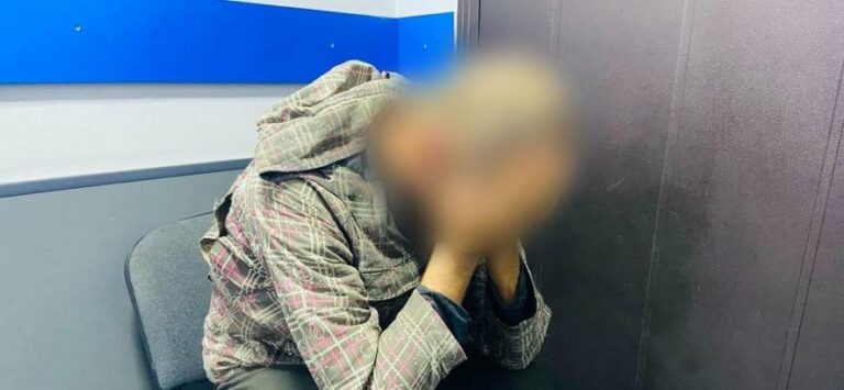 Безхатько на спиртному розбив 29 надгробків на одесному цвинтарі – деталі у фото.