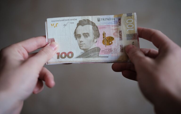 Гривні з агітацією росіяни скинули на Чернігів – що відомо