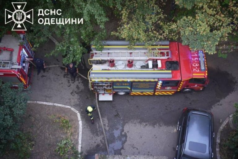 В Одесі сталася вибухова хвиля: жінка зазнала травм, багатоповерхівка зазнала значних пошкоджень – ФОТО