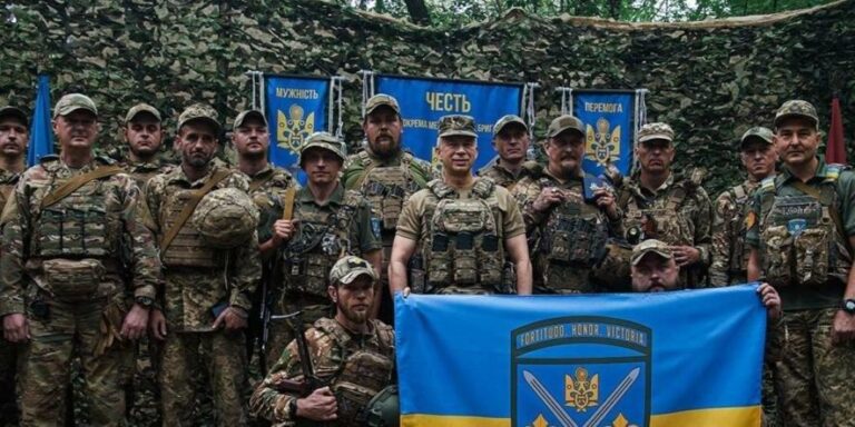 Капітан з Одещини удостоївся нагороди “Хрест Військова честь” за мужність у рятуванні товаришів під вогнем.