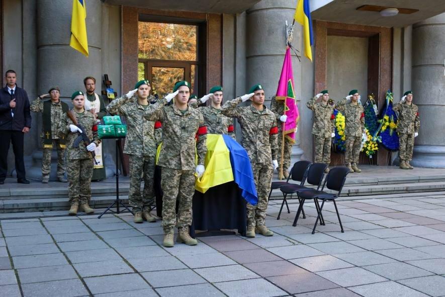 У Одесі попрощалися з героєм-прикордонником: полон і фронт не скоїли його – фото